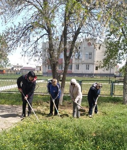 Жители Приволжского района проводят экологические субботники 