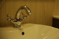 Жители Днепра массово получают химические ожоги из-за некачественной воды