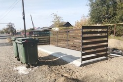 В Приволжском районе продолжают строить новые контейнерные площадки