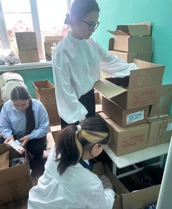 При школах Приволжского района работают волонтёрские отряды