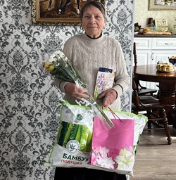 Жительницу Приволжского района поздравили с 85-летием