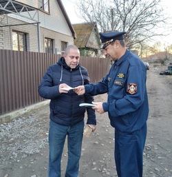 Спасатели провели профилактические беседы с жителями Приволжского района