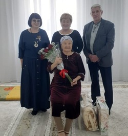 Жительниц Приволжского района поздравили с юбилейными датами