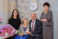 Жительнице Приволжского района вручена юбилейная медаль