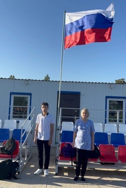 В школах Приволжского района прошли еженедельные церемонии поднятия флага