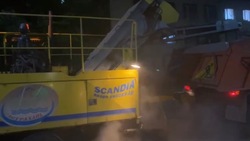 Спецтехника очищает дороги в Приволжском районе 