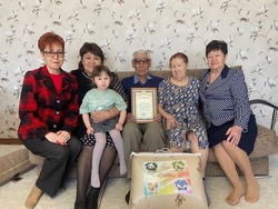Житель Приволжского района отмечает 80-летний юбилей 
