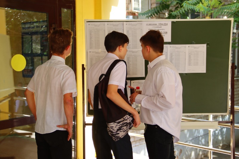 Не сдавшие ГИА российские школьники смогут бесплатно получить рабочую профессию 