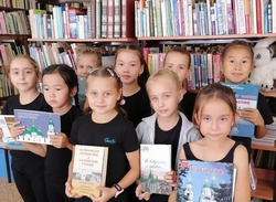 Для юных читателей приволжской библиотеки прошёл час «С днем рождения, Астрахань!» 