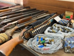 Астраханские росгвардейцы передают бойцам СВО добровольно сданное оружие